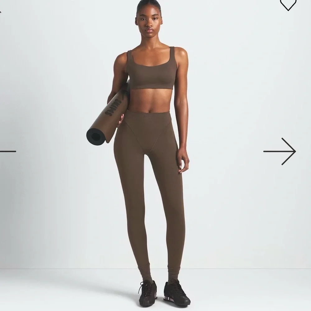 SKIMS matte v panel legging 26 inch - Picture 1 of 5